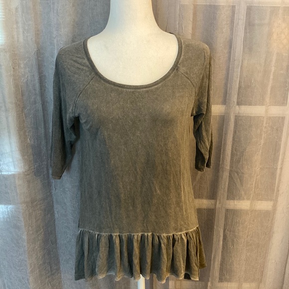 Dantelle Tops - Dantelle ruffled rayon top